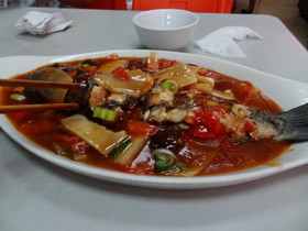 中国旅行記＠成都駅前の食堂で食べた鯉料理