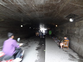 中国旅行記＠成都駅の北と南をつなぐトンネル