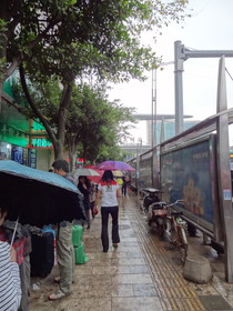 中国旅行記＠昆明駅前の雑然とした風景