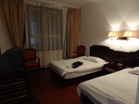 大理観光旅行編＠大理の安ホテル、江龍酒店の部屋とベッド