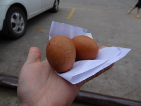 大理観光旅行編＠兴盛客车站(興盛客運站)、バスターミナルで食べた卵