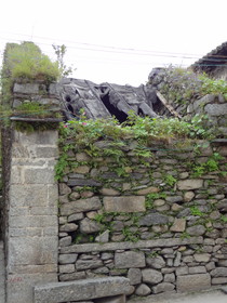 中国旅行記＠大理観光、石礫を積み上げただけの壁