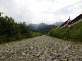 中国旅行記＠大理観光、蒼山へと続く石畳の山道