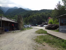 中国旅行記＠大理観光、蒼山の桃渓谷の駐車場付近の風景