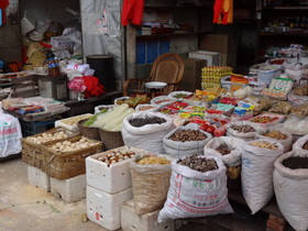 大理観光旅行編＠大理古城集貿市場で売られている穀物等