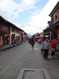 中国旅行記＠大理観光、大理古城の玉洱路沿いの商店街の風景