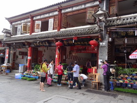 中国旅行記＠大理観光、大理古城の洱海の魚等を使った料理を売る食堂