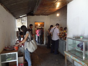 雲南旅行記＠芒市郊外のドライブスルーの食堂で昼食