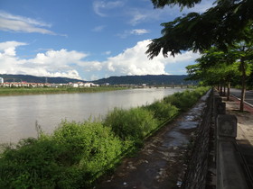 雲南旅行記＠瑞麗観光編、瑞麗江と対岸の姐告貿易地区の風景