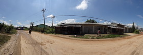ミャンマー旅行、Muse(ムセ、ミューズ、木姐)観光編＠眩しい青空と民家、道路のパノラマ風景。HX9Vで撮影