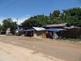 ミャンマー旅行、Muse(ムセ、ミューズ、木姐)観光編＠家の軒先を商店にしている