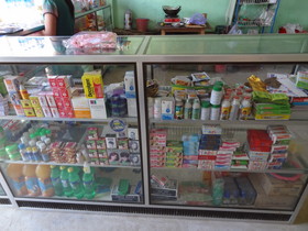 ミャンマー旅行、Muse(ムセ、ミューズ、木姐)観光編＠雑貨屋の中の様子