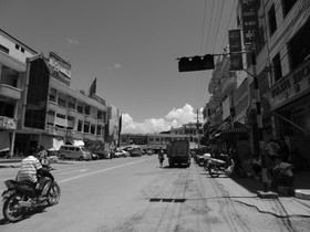ミャンマー旅行、Muse(ムセ、ミューズ、木姐)観光編＠国道36号線を白黒で撮影