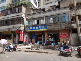 中国旅行記、昆明観光編＠昆明郊外の路地裏にあるプロパンガスの販売所