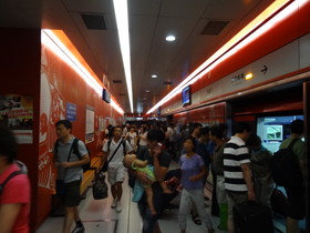 中国旅行記、北京観光編＠北京首都国際空港と東直門を結ぶ快軌、地下鉄のホーム