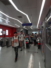 中国旅行記、北京観光編＠北京首都国際空港と東直門を結ぶ快軌、地下鉄の出入口