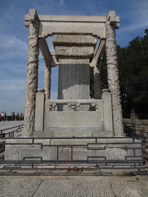 中国旅行記、北京観光編＠盧溝橋で乾隆帝が詠んだ「盧溝暁月」の詩が刻まれた漢白玉碑