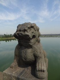 中国旅行記、北京観光編＠盧溝橋の狛犬(獅子)。一体毎に顔が違う
