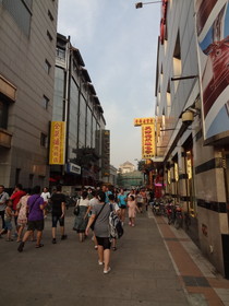 中国旅行記、北京観光編＠東単の王府井書店の裏側