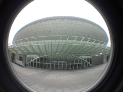 中国旅行記＠上海万博跡地、上海万博センター（ベンツ文化センター）入り口をf-12cと魚眼レンズで撮影