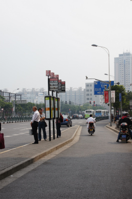 上海観光旅行記＠上南路沿いのバス停