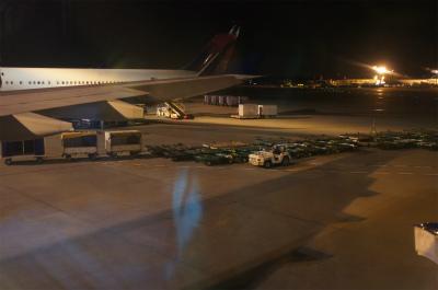 とまとじゅーす的中国旅行記＠デルタ航空の機内から成田空港を撮影