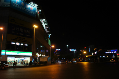上海観光旅行記＠上海駅前付近のファミマと夜景