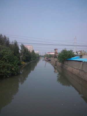 とまとじゅーす的中国旅行記＠上海観光、職場近くのどぶ川