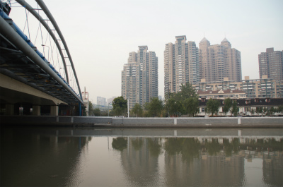 中国旅行記＠上海の地下鉄駅、新閘路のユースホステル付近の風景
