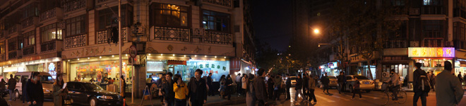 上海観光旅行記＠上海の人民広場付近の夜の街並みをα55でパノラマ撮影