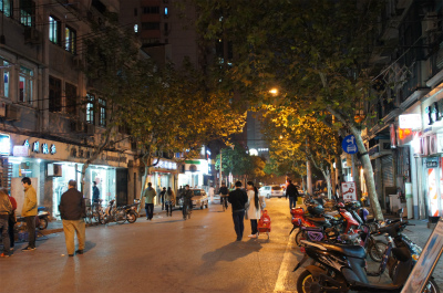 とまとじゅーす的上海観光旅行記＠上海の人民広場付近の夜の街並み