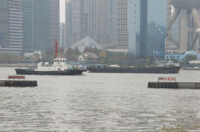 とまとじゅーす的上海観光旅行記＠上海の外白渡橋から黄浦江を行きかう船を見る