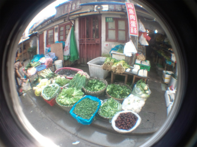中国旅行記＠上海観光、蒙古路から曲阜路駅へ行く途中の風景、野菜屋さん