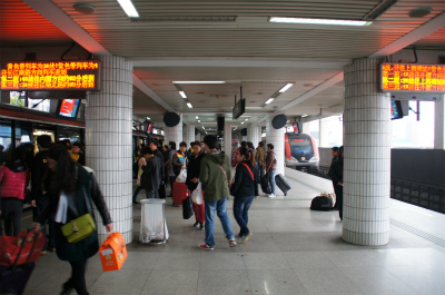 中国旅行記＠上海駅の地下鉄3号線のホーム