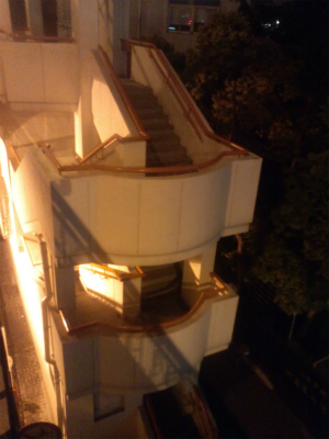 中国旅行記＠上海観光編、漢中路からユースホステルへ戻る。高架を上り下りする階段