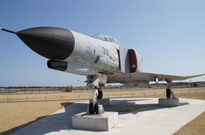 とまとじゅーす的中国旅行記＠茨城空港に展示中の空自のF-4J改（ファントム）要撃戦闘機