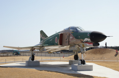 とまとじゅーす的中国旅行記＠茨城空港に展示中の空自のRF-4EJ 戦術偵察機