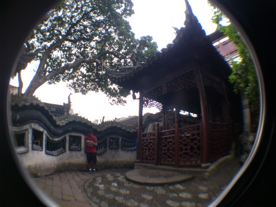 とまとじゅーす的中国旅行記、上海・豫園観光＠内園の聳翠亭という建物と龍を模した壁