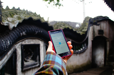 中国旅行記、上海、豫園観光＠内園の聳翠亭付近の龍壁でXperia HDで日付メモ