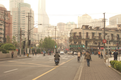 中国旅行記、上海観光編＠延安東路を通過した付近の風景をα55で撮影