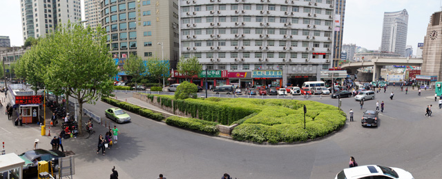とまとじゅーす的中国旅行記＠杭州観光編。Photoshopの「Photomerge」という機能で杭州駅前の風景写真を数枚つなぎ合わせてパノラマにしてみた
