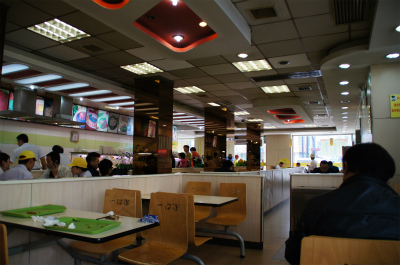 中国旅行記、杭州観光編＠杭州駅付近にある「一口田」という、中華料理・ファストフードのチェーン店