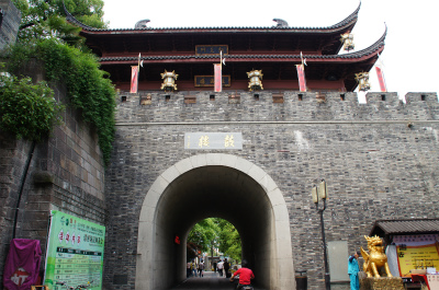 とまとじゅーす的中国旅行記、杭州観光編＠杭州の名所、鼓楼。千年以上前に建築された城門