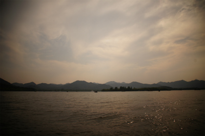 とまとじゅーす的中国旅行記、杭州観光編＠西湖の湖畔にある「翠光亭」から眺めた西湖の風景