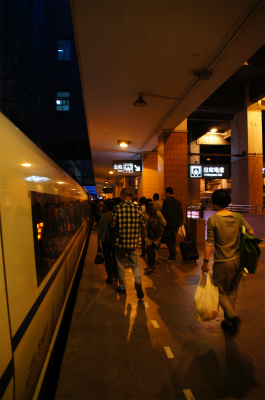 中国旅行記、杭州観光編＠杭州から上海へ向かう高速鉄道の車両、動車組に乗車