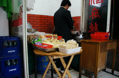 中国旅行記、杭州観光編＠上海、少年村路にあるホテル付近の食堂
