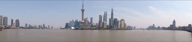 とまとじゅーす的中国旅行記、上海観光編＠上海・外灘から黄浦江、東方明珠電視塔とビル群をSONYのXperia HD SO-03Dでパノラマ撮影した風景