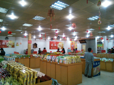 中国旅行記、杭州～紹興ツアー観光編＠杭州絹展なる絹製品を販売している場所の売店
