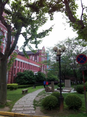 上海交通大学でHSK6級の試験を同僚と受けた