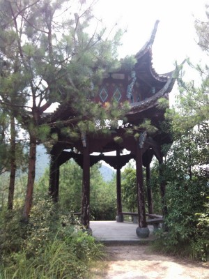 とまとじゅーす的中国旅行記＠縉雲（しんうん）・仙都観光。小赤壁にある休憩所の1つ